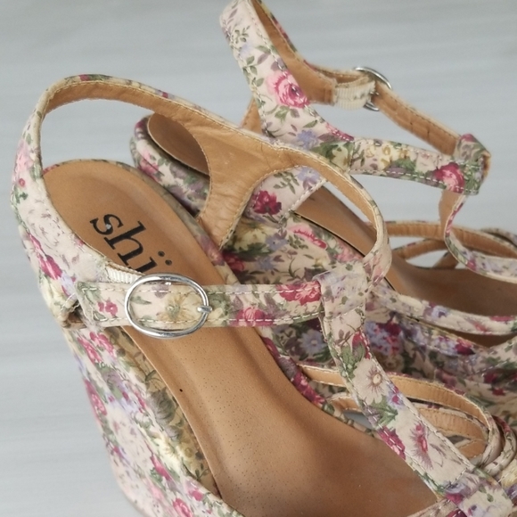Floral Wedge - Picture 6 of 6